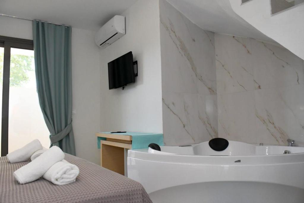 Theano Luxury Suites Nikiti Extérieur photo